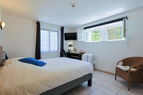 Economy Double Room, Ground Floor | Premium bedding, in-room safe, desk, soundproofing