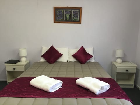 Standard Suite, 1 Bedroom, Non Smoking, Kitchenette (Queen) | Free WiFi