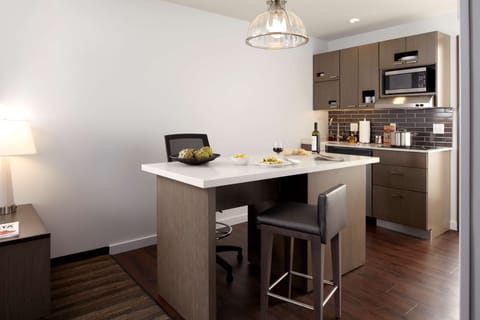 Hypo-allergenic bedding, pillowtop beds, in-room safe, desk