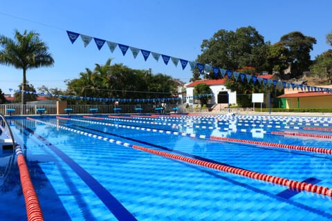 6 outdoor pools, sun loungers