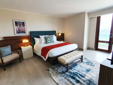 Preferred Club Suite Ocean View King | Premium bedding, free minibar, in-room safe, desk