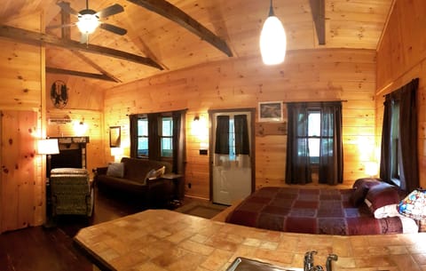 Superior Chalet Hemlock | Individually furnished, free WiFi, bed sheets, wheelchair access