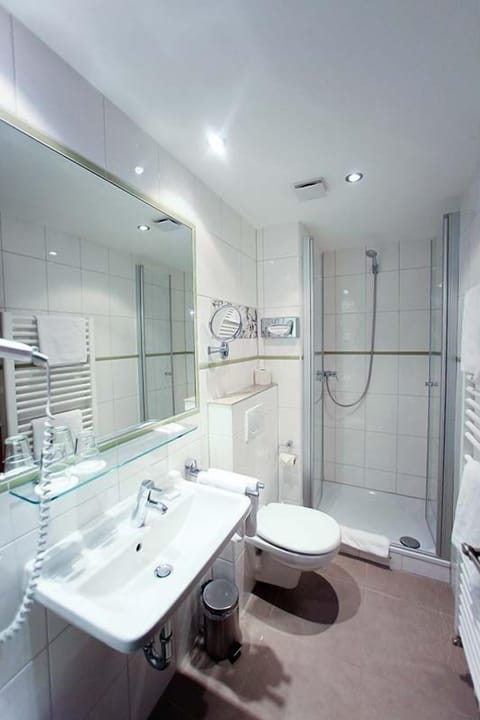 Double Room | Bathroom | Shower, hair dryer, towels