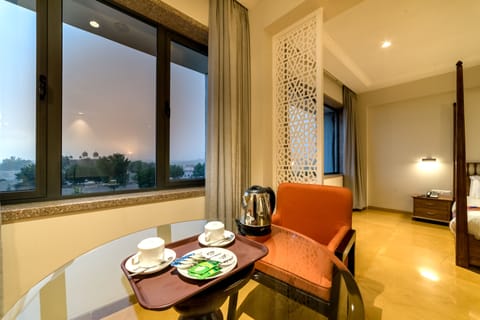 King Suite Room | In-room dining