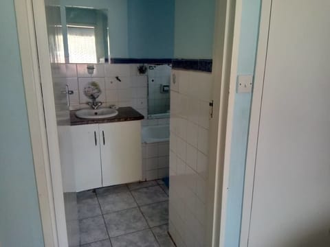 Family House | Bathroom | Separate tub and shower, free toiletries, towels