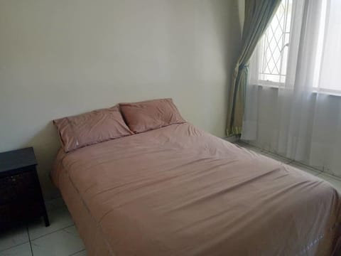 Family House | Free WiFi, bed sheets