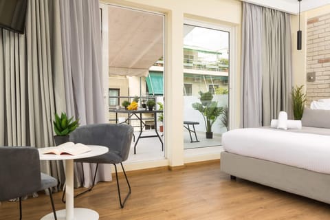 Junior Studio Suite, Balcony | In-room safe, desk, laptop workspace, soundproofing