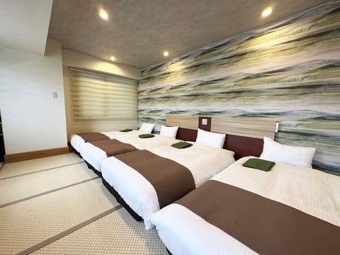 Deluxe Triple Room | In-room safe, soundproofing, free WiFi, bed sheets