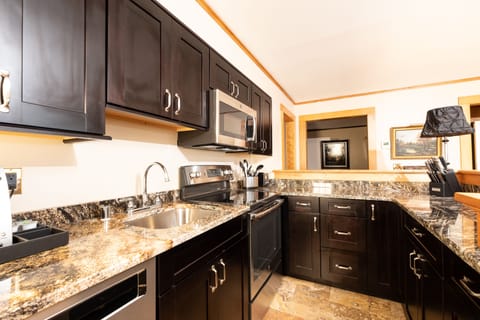 Suite 303 | Private kitchen | Coffee/tea maker