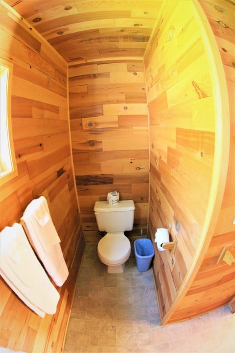 Basic Cabin, 1 Queen Bed, Courtyard Area | Bathroom | Towels, soap, shampoo, toilet paper