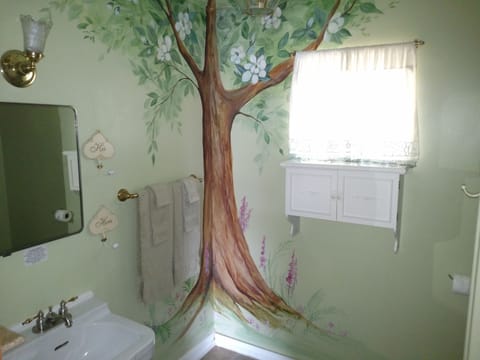 Tranquility Room | Bathroom | Shower, free toiletries, hair dryer, towels