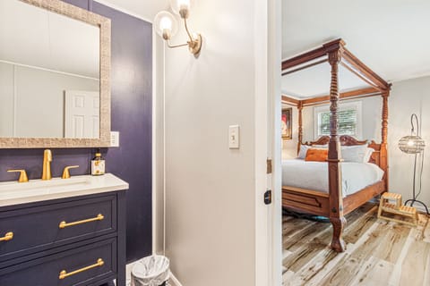 1/2 bath in bedroom 2