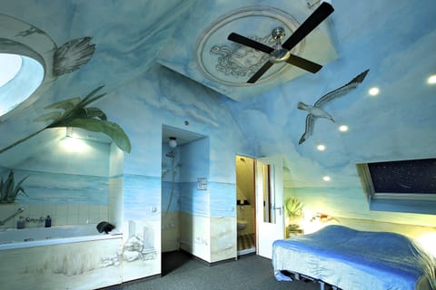 Exclusive Double Room (Theme Room) | Hypo-allergenic bedding, individually decorated, desk