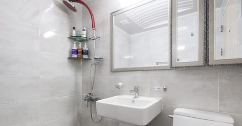 VIP - Pre-contact is required for reservation | Bathroom | Shower, hair dryer, bidet, towels