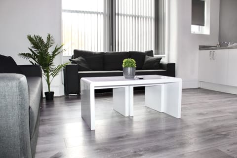 Luxury Apartment, Jetted Tub (Reads Selmes ) | Lounge