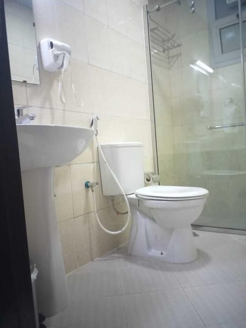 Deluxe Room, 1 Bedroom | Bathroom | Shower, deep soaking tub, rainfall showerhead, free toiletries