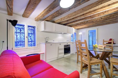 Apartment, 1 Bedroom, Canal View, Ground Floor | Living area