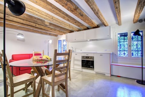 Apartment, 1 Bedroom, Canal View, Ground Floor | Living area