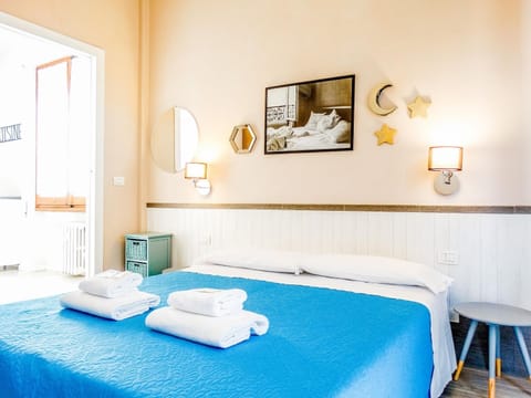 Romantic Suite, Ensuite | Memory foam beds, individually decorated, individually furnished, desk