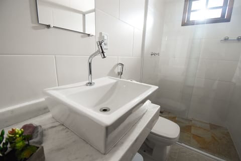 Twin Room, Garden View | Bathroom | Shower, free toiletries, towels, soap