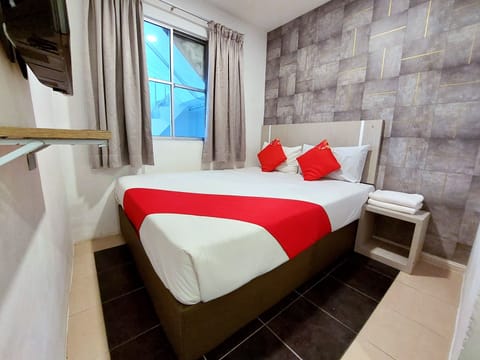 Standard Double Room | Desk, soundproofing, free WiFi, bed sheets