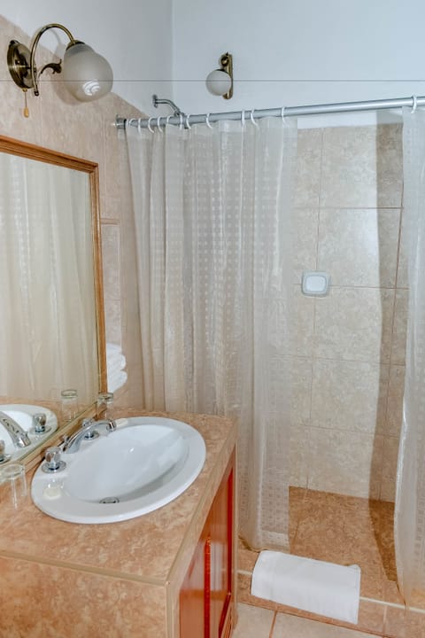 Suite, Balcony | Bathroom | Shower, free toiletries, hair dryer, bathrobes