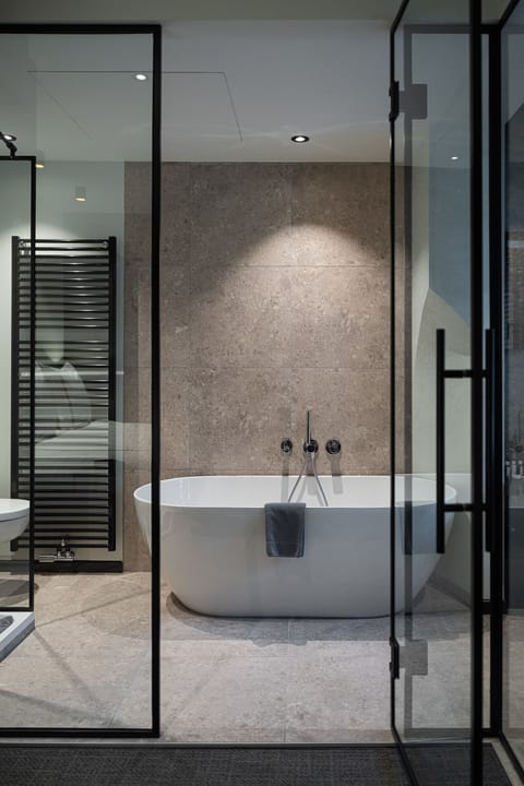 Suite | Deep soaking bathtub