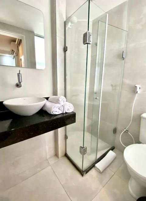 Superior Double Room | Bathroom | Shower, free toiletries, hair dryer, towels