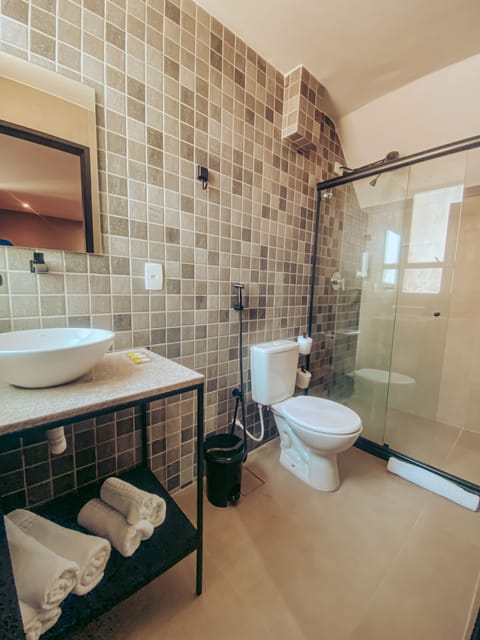 Superior Triple Room | Bathroom | Shower, free toiletries, hair dryer, towels