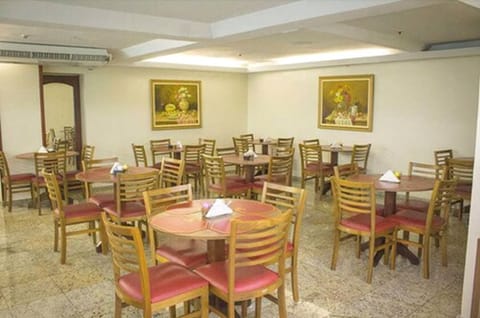 Daily buffet breakfast (BRL 20 per person)