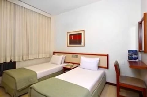 Executive Twin Room | Desk, free WiFi, alarm clocks