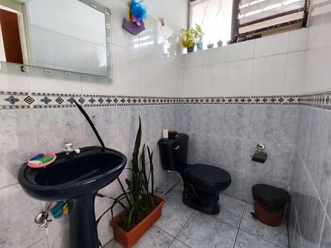 Economy Room | Shared bathroom