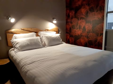 Soundproofing, free WiFi, bed sheets, wheelchair access