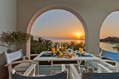 Daily full breakfast (EUR 20 per person)