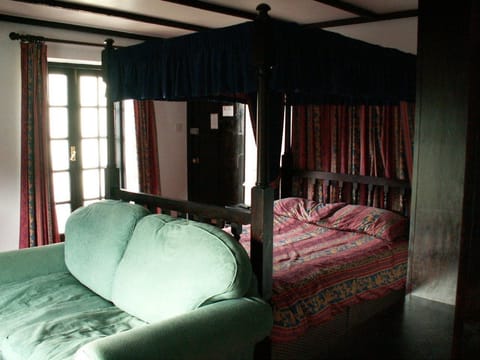 Four Poster Room, Ensuite (river view) | Desk, iron/ironing board, free WiFi
