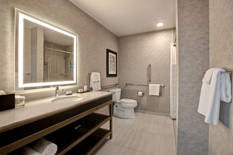 Room, 1 King Bed, Accessible (Roll-In Shower) | Bathroom | Combined shower/tub, towels