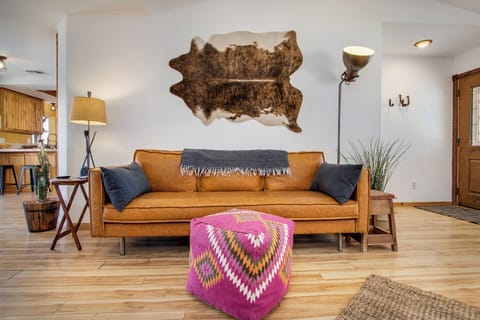 Welcome to our beautiful Rancho! Living room.