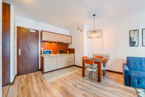 Apartment (UG B 30) | Private kitchenette | Fridge, stovetop, electric kettle, cookware/dishes/utensils