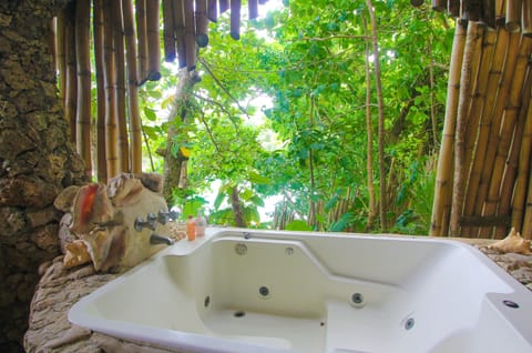 Bamboo Tree | Jetted tub