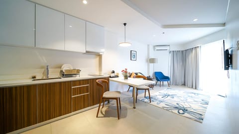Suite, 1 Bedroom (guests age 18-59) | Private kitchen | Full-size fridge, microwave, stovetop, electric kettle