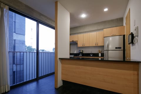 Departamento Buenos Aires 19, 2 recamaras | Private kitchen | Full-size fridge, microwave, oven, stovetop