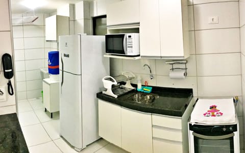 Apartment (509) | Private kitchen | Fridge, microwave, toaster, blender