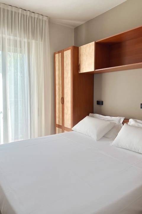 Standard Triple Room | In-room safe, desk, blackout drapes, free WiFi