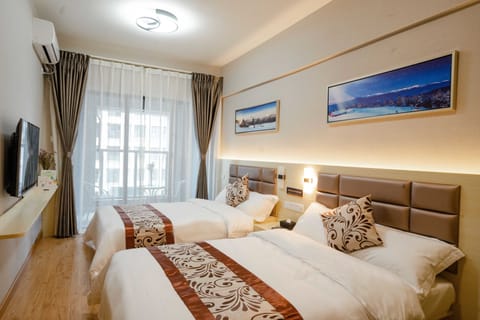 Deluxe Twin Room, Balcony | Premium bedding, down comforters, memory foam beds