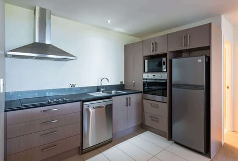 One Bedroom Pacific Suite  | Private kitchen | Fridge, microwave, electric kettle