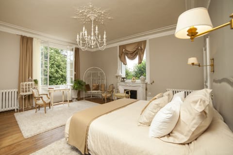 Romantic Double Room (Swann) | Premium bedding, pillowtop beds, individually decorated