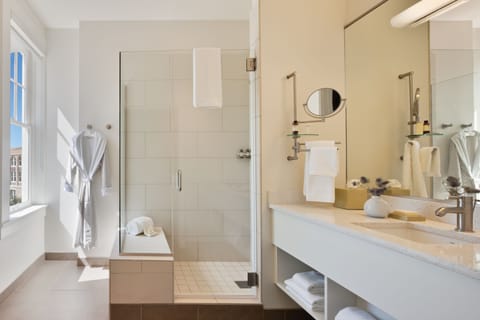 Executive Room, 1 King Bed | Bathroom | Deep soaking tub, rainfall showerhead, designer toiletries, hair dryer
