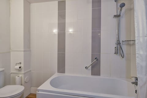 Double Room, Ensuite (Bed & Breakfast) | Bathroom | Free toiletries