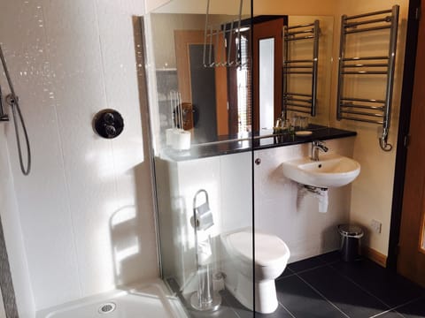 Lochside Leisure Lochnagar with Terrace | Bathroom | Free toiletries, hair dryer, towels