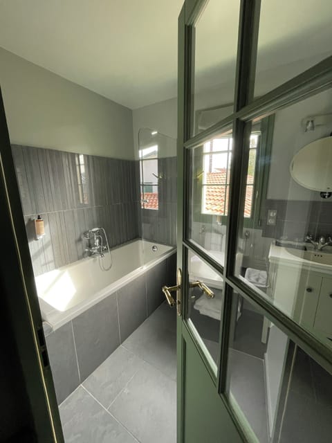 Superior Double Room | Bathroom | Free toiletries, hair dryer, bathrobes, slippers